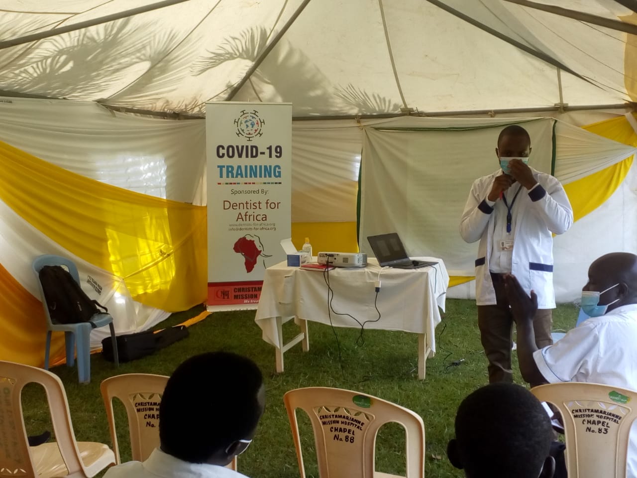 Das Weiterbildungsseminar zur Prävention von Infektionskrankheiten wie Covid-19 in Nyabondo ist in vollem Gange.